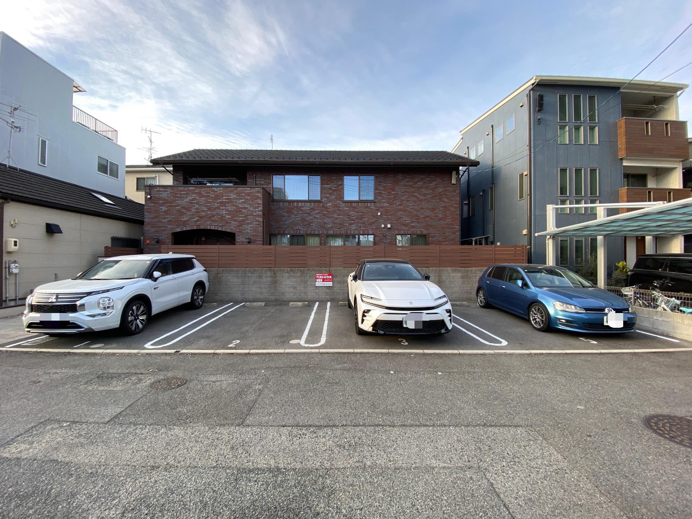 皆実町ガレージの外観・駐車場イメージ1枚目