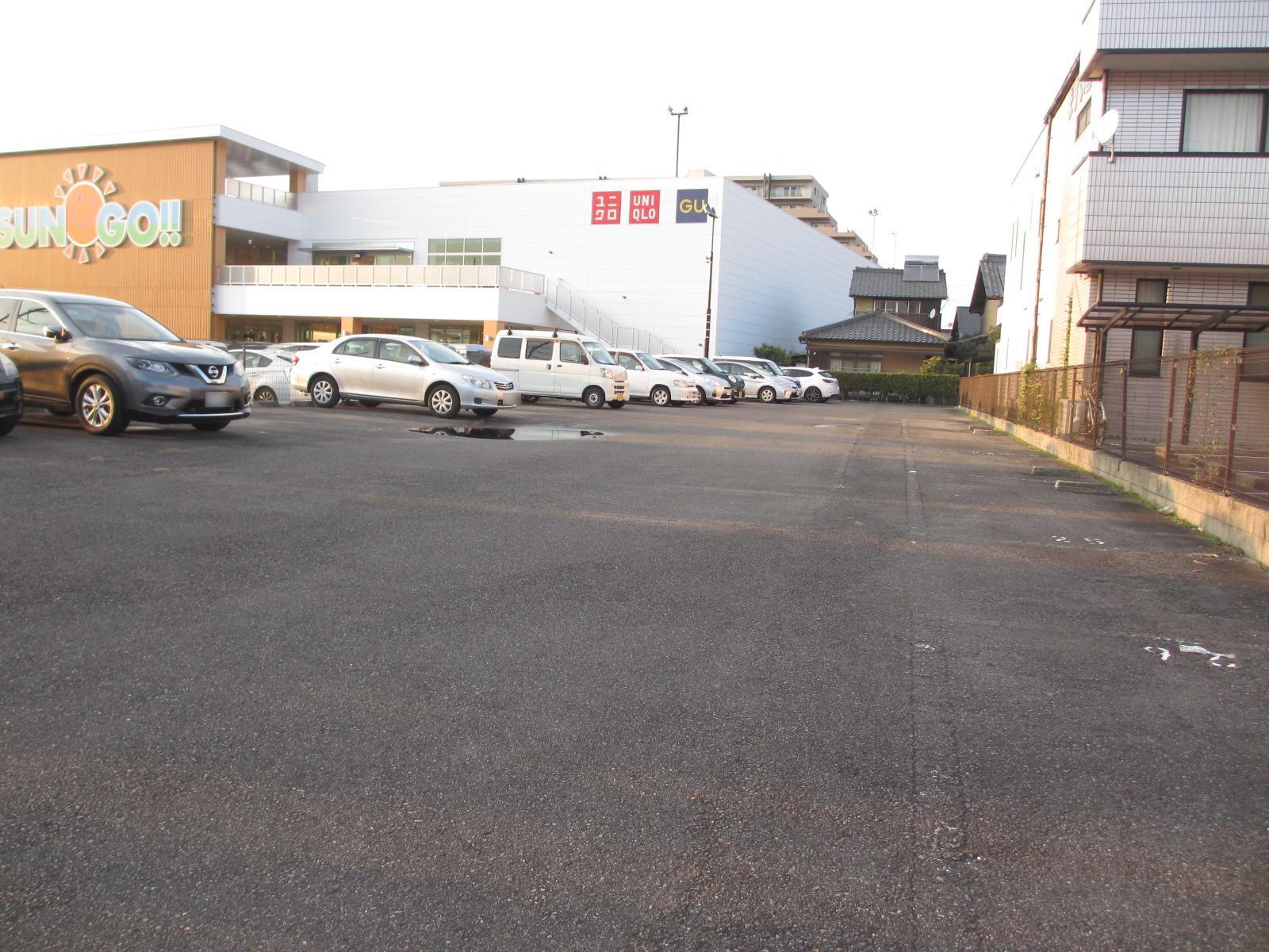 南原山町赤土(加藤)駐車場の外観・駐車場イメージ1枚目