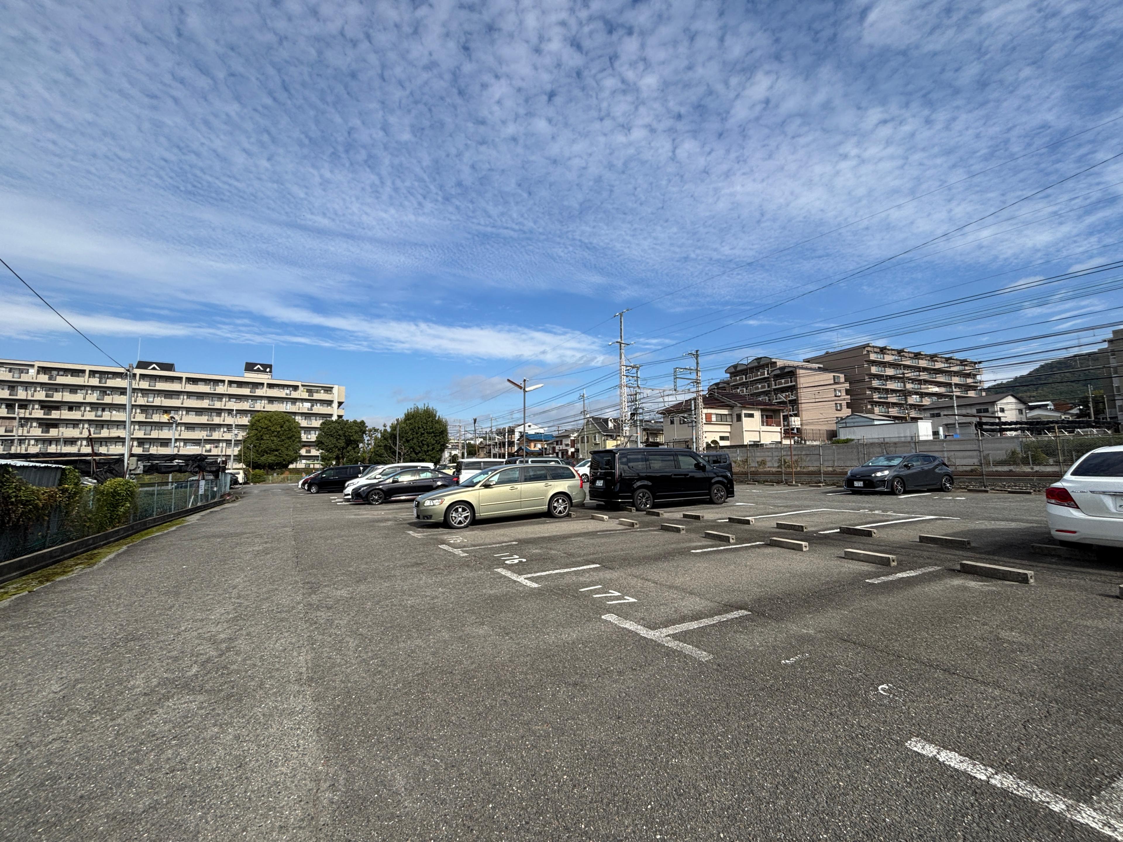 安井ガレージの外観・駐車場イメージ1枚目