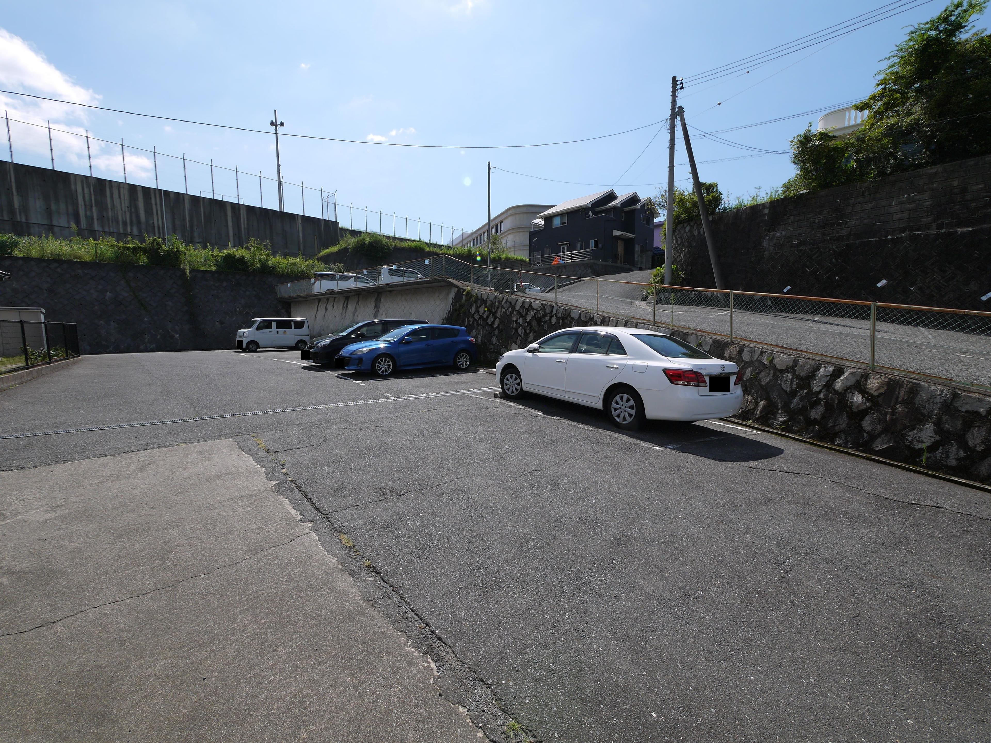 皆賀１丁目１２ガレージの外観・駐車場イメージ1枚目