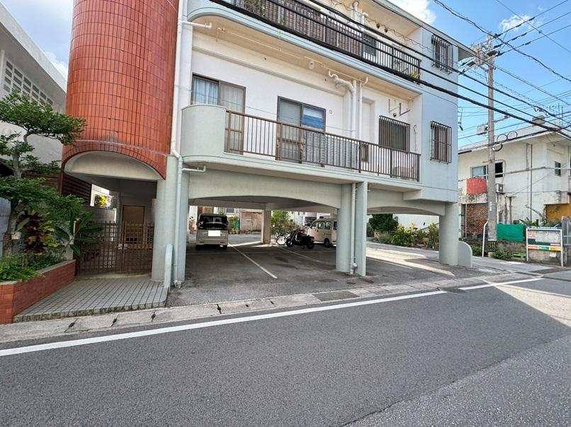 末吉駐車場の外観・駐車場イメージ1枚目