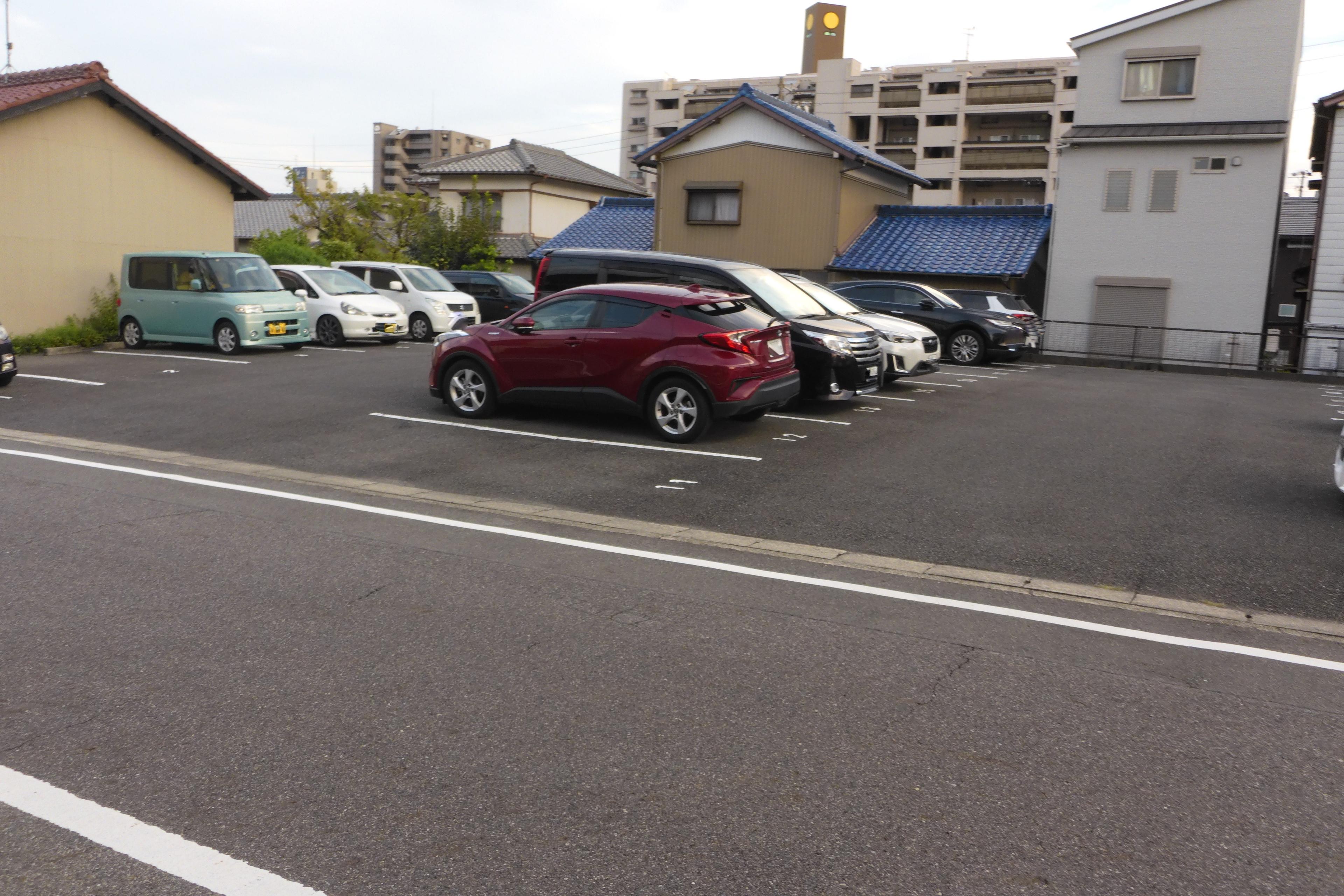320064の外観・駐車場イメージ1枚目
