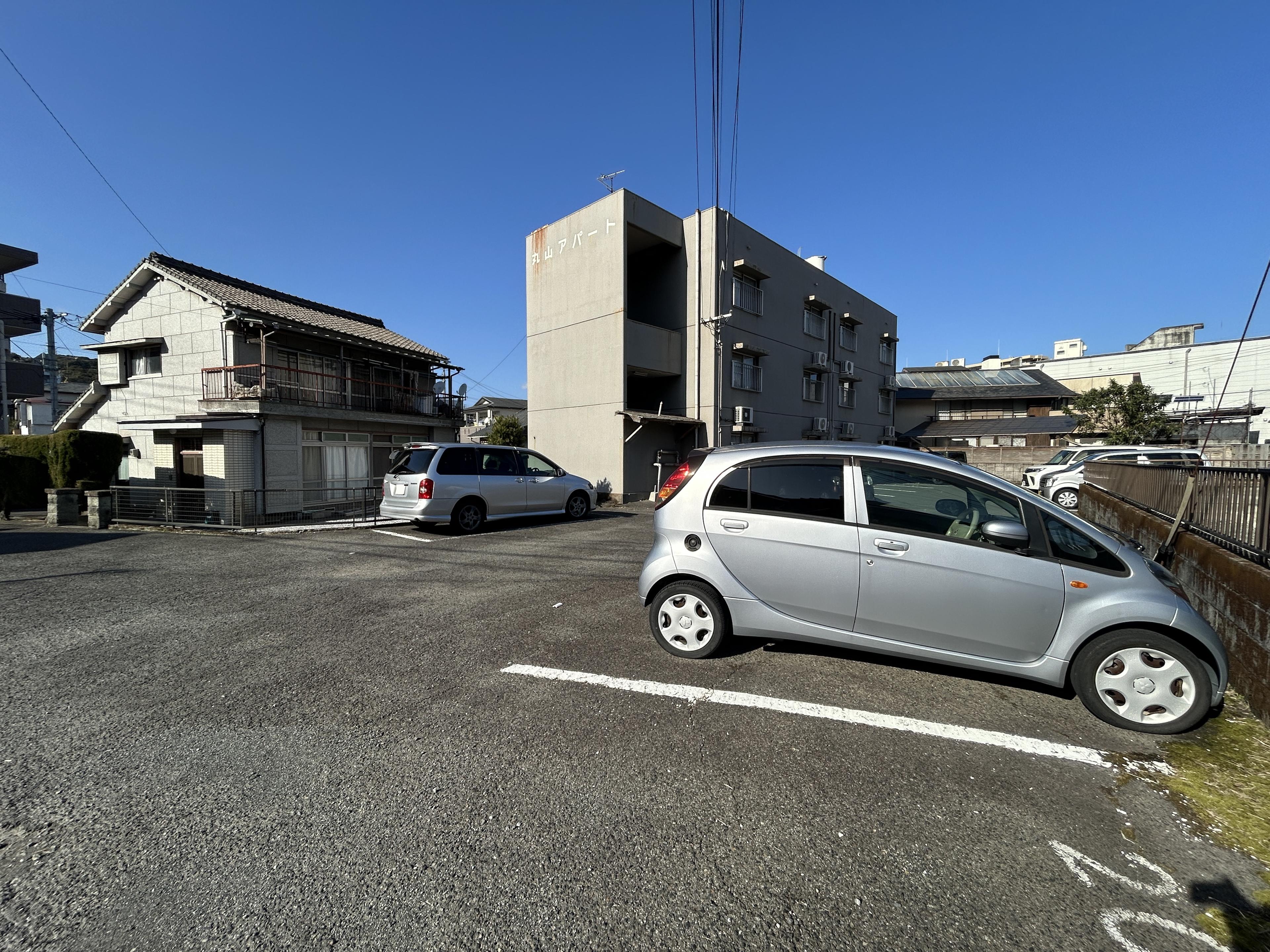 丸山アパートの外観・駐車場イメージ2枚目