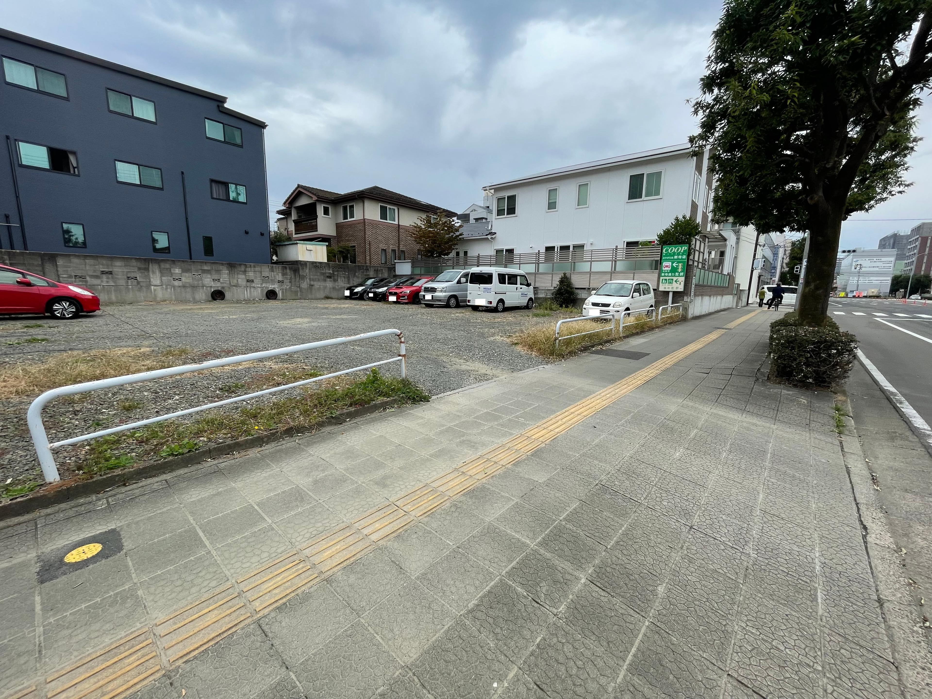 愚鈍院駐車場の外観・駐車場イメージ1枚目