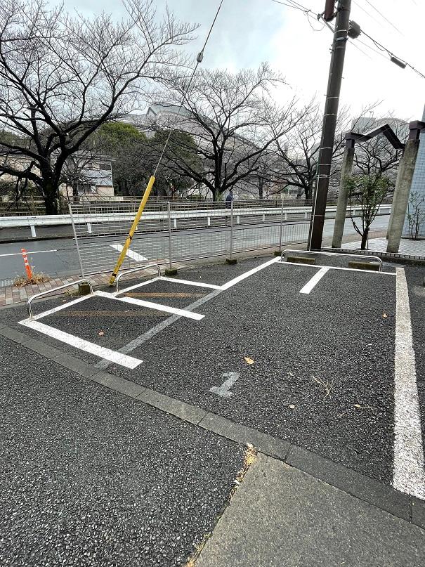 メイプルガーデン成瀬　バイク置き場の外観・駐車場イメージ1枚目