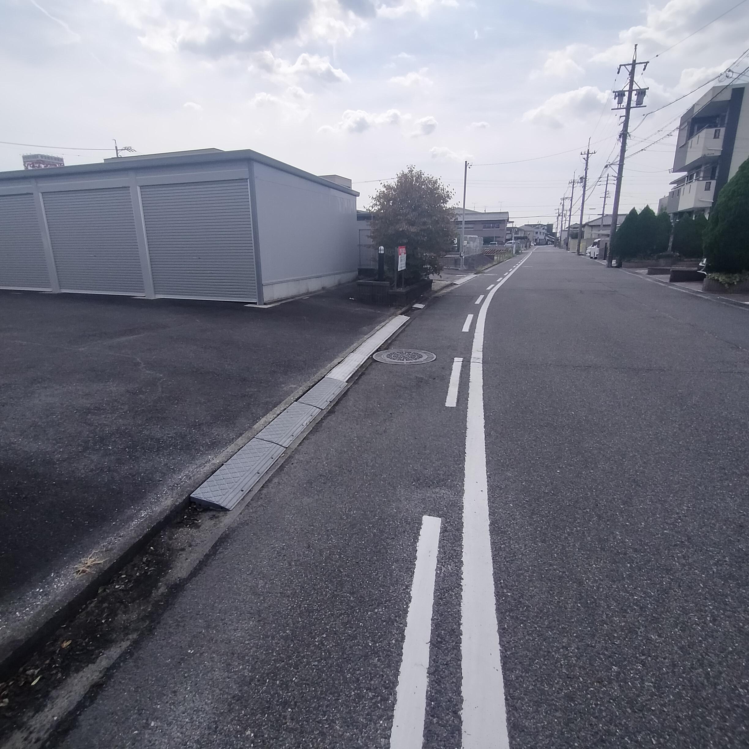 プリマヴェイラガレージの外観・駐車場イメージ2枚目