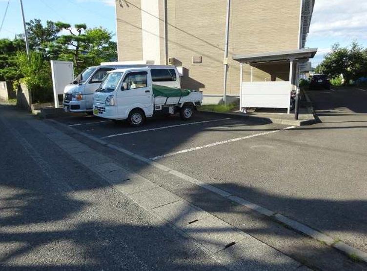 チャオ(30106)の外観・駐車場イメージ1枚目