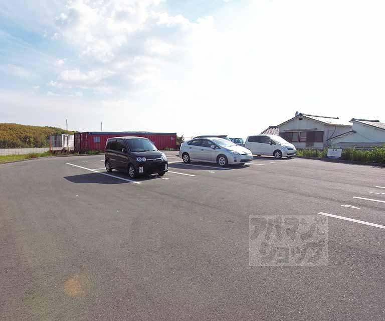 深草鞍ケ谷ガレージの外観・駐車場イメージ2枚目