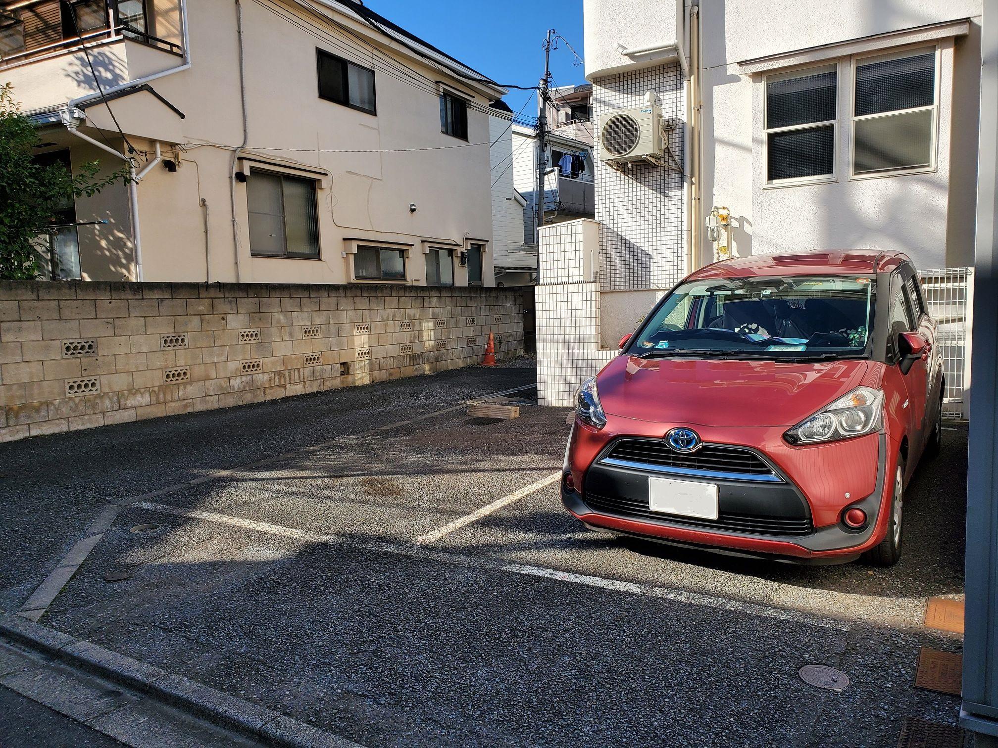 ｱﾝｿﾚｲﾕ駐車場の外観・駐車場イメージ2枚目