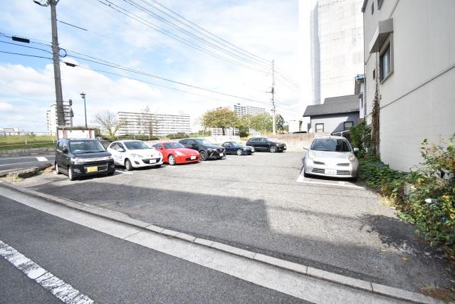 住吉ｶﾞﾚｰｼﾞの外観・駐車場イメージ1枚目