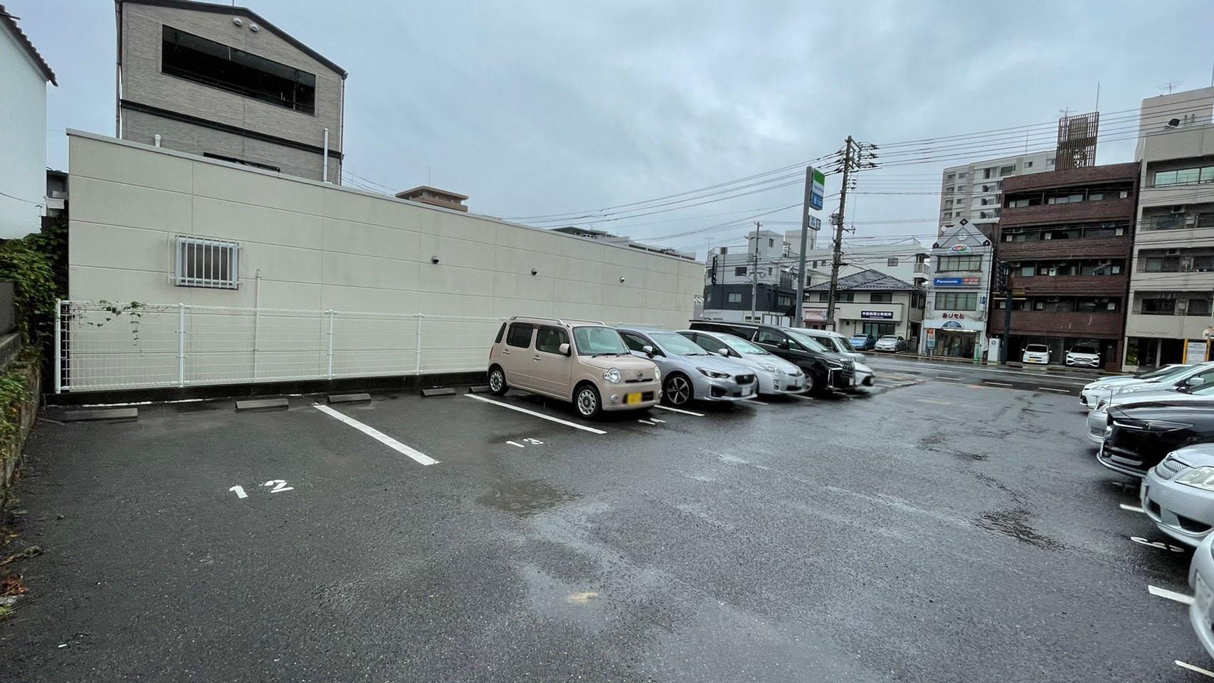 菅野ガレージⅡ（吉島町）の外観・駐車場イメージ1枚目