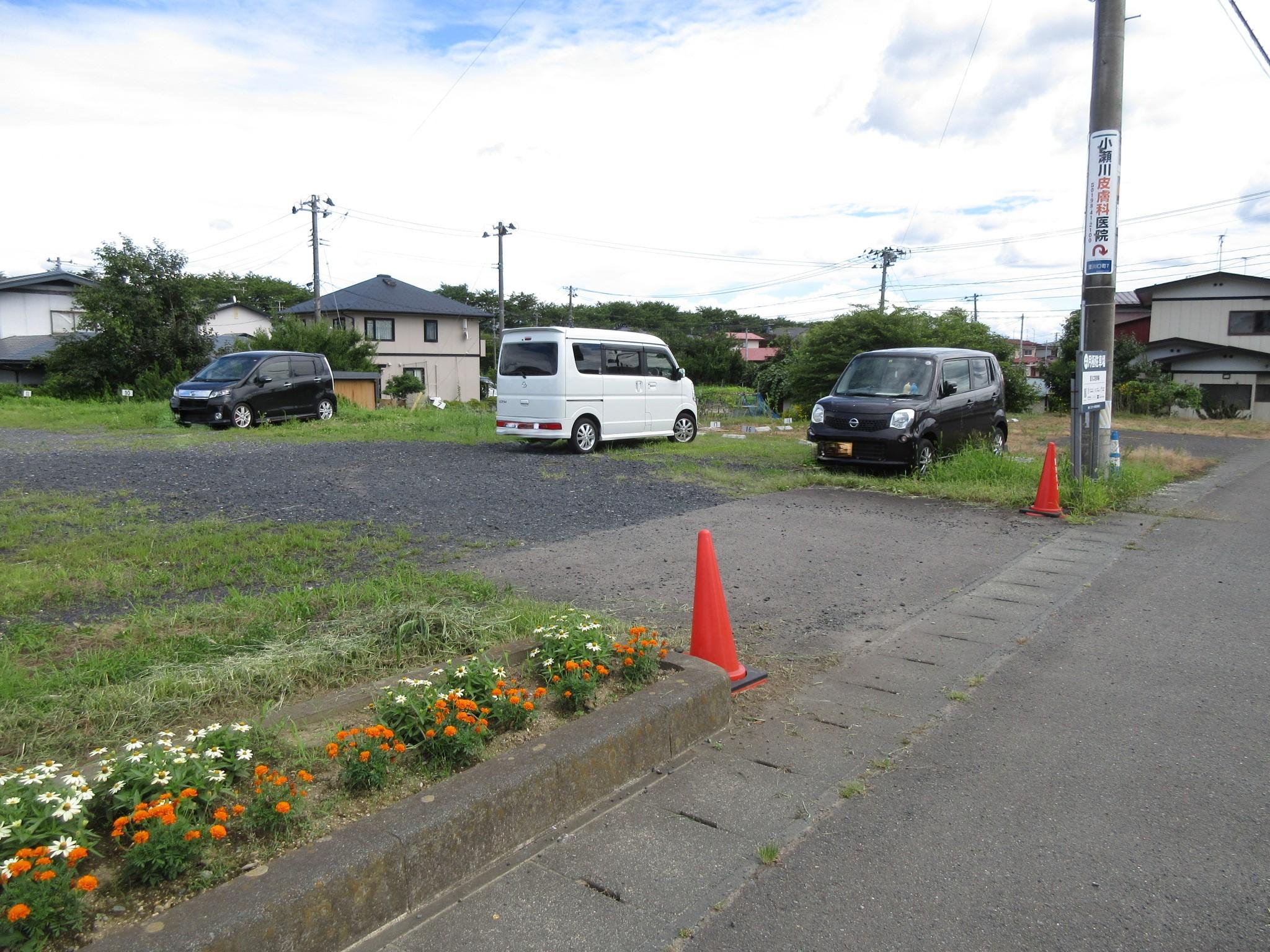 里川口駐車場の外観・駐車場イメージ1枚目