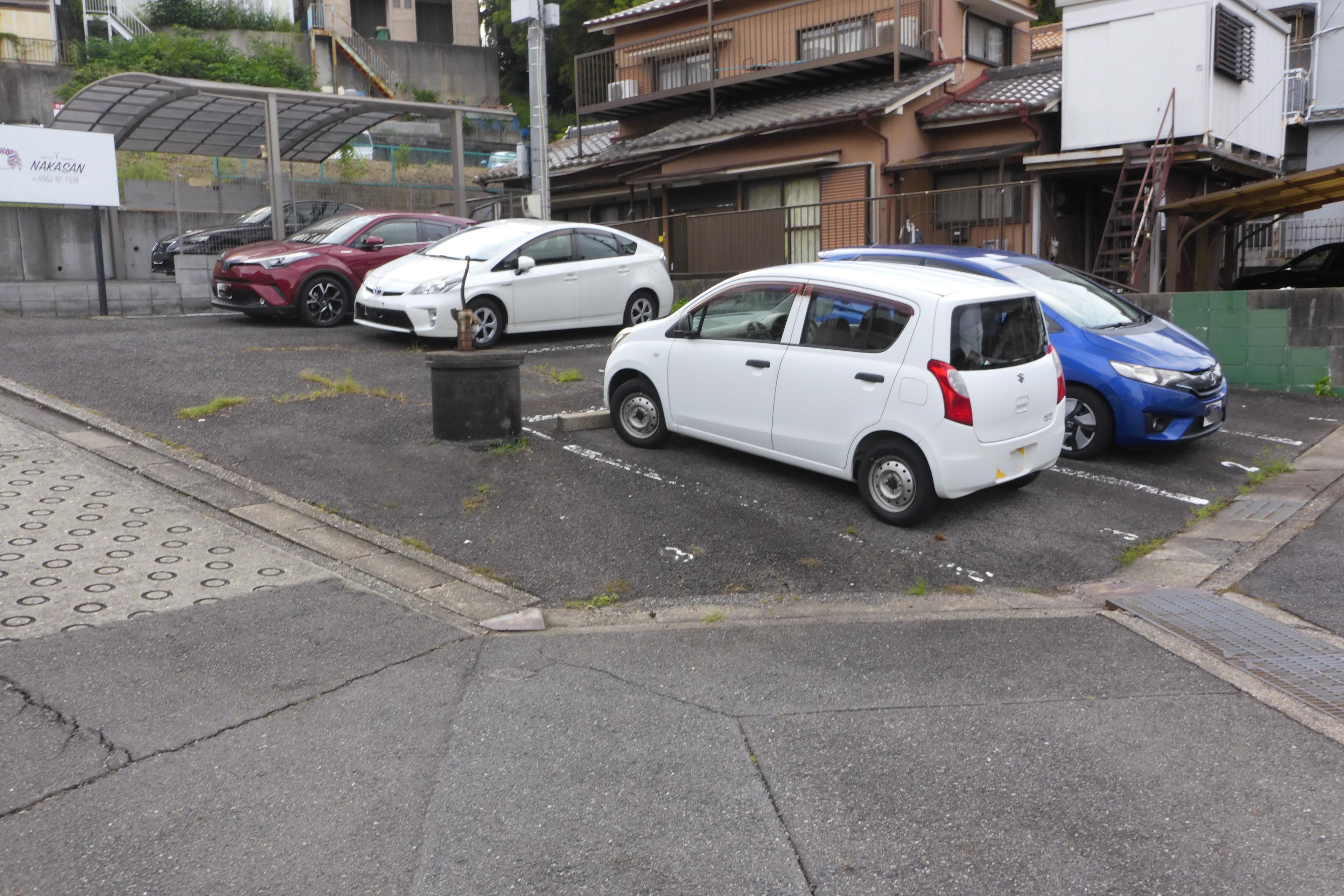 320026の外観・駐車場イメージ1枚目