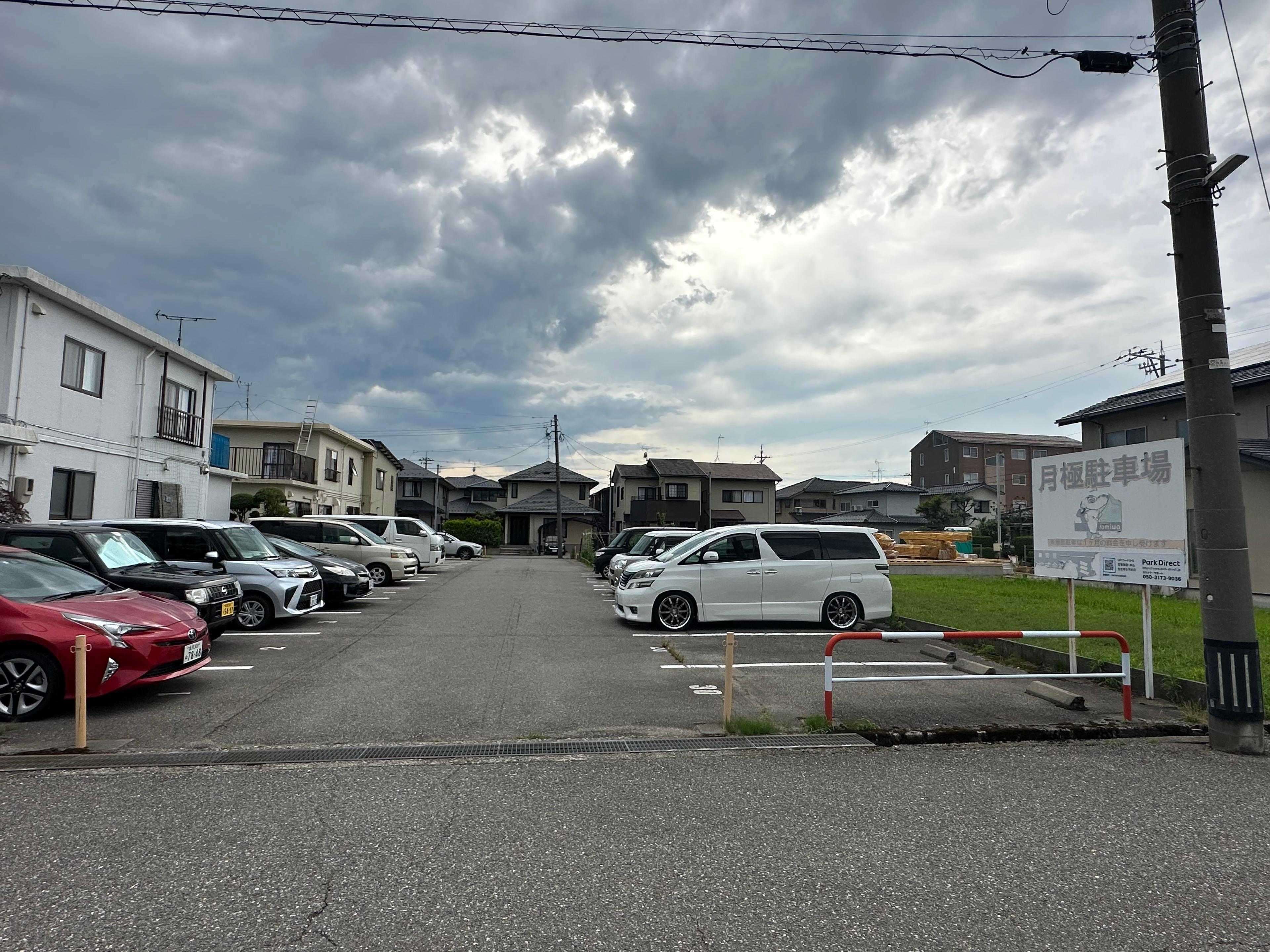 パーキングイルカ（西金沢）の外観・駐車場イメージ1枚目