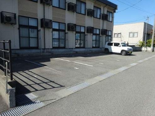 ルート向山(30898)の外観・駐車場イメージ1枚目