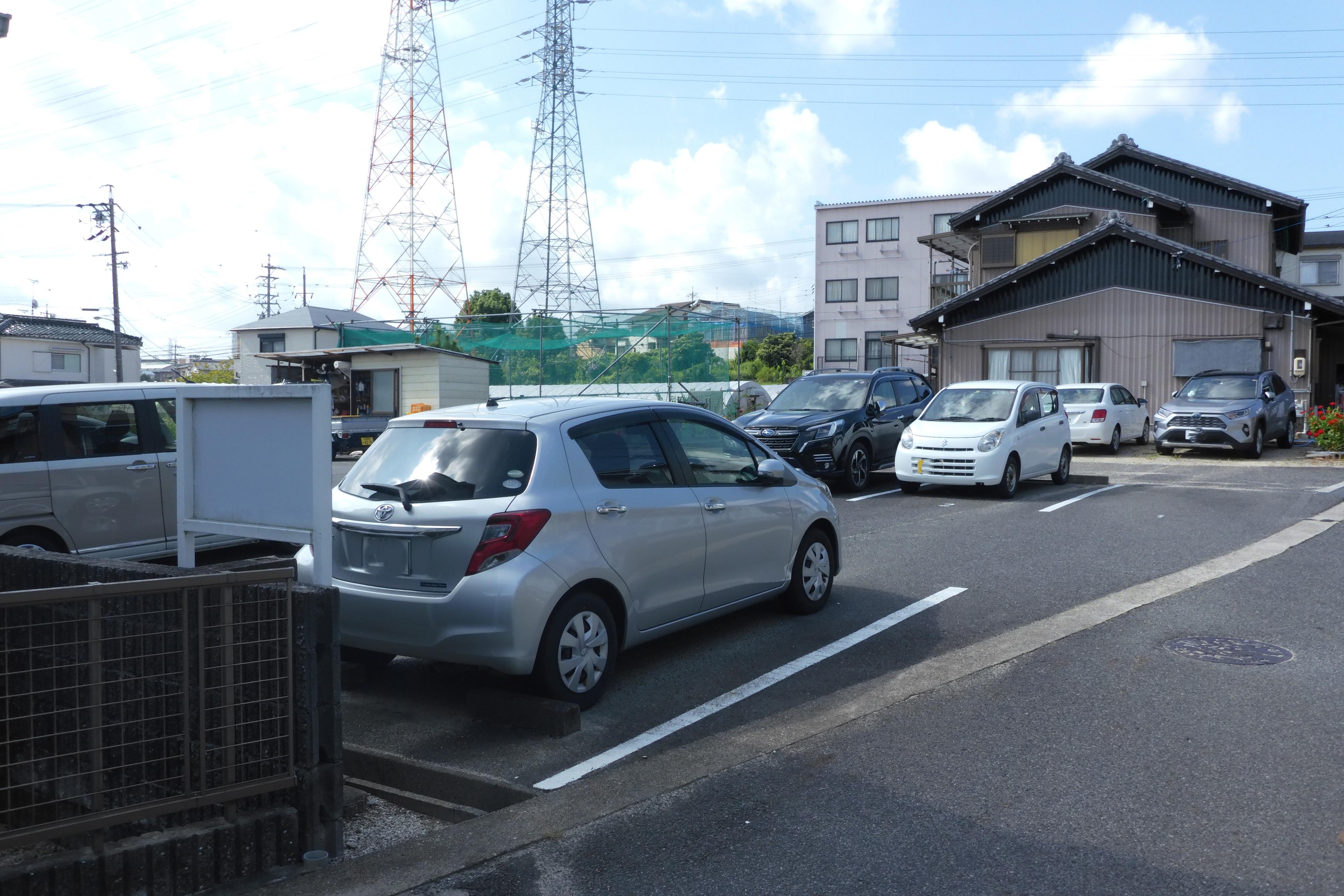 320063の外観・駐車場イメージ2枚目