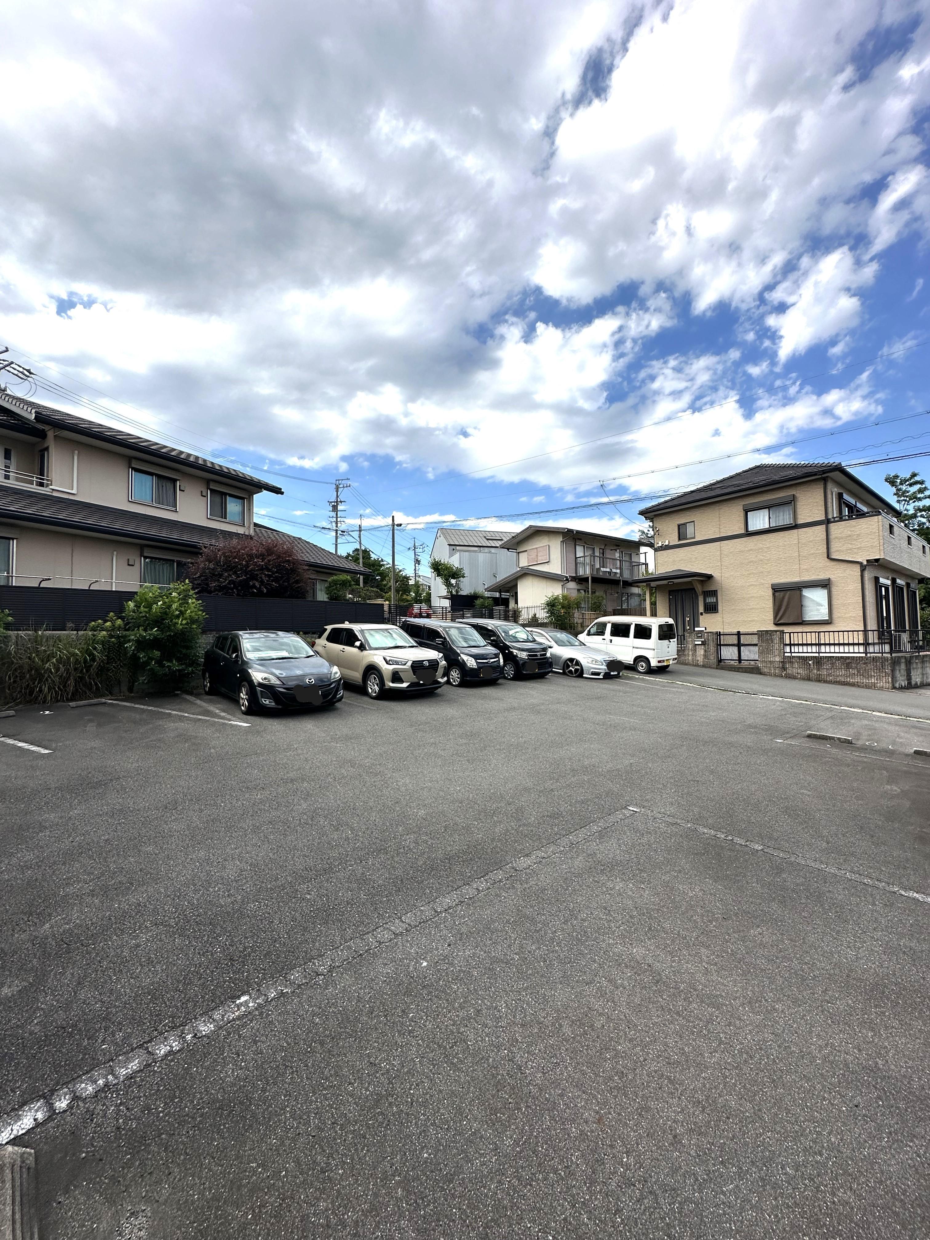 000204の外観・駐車場イメージ2枚目