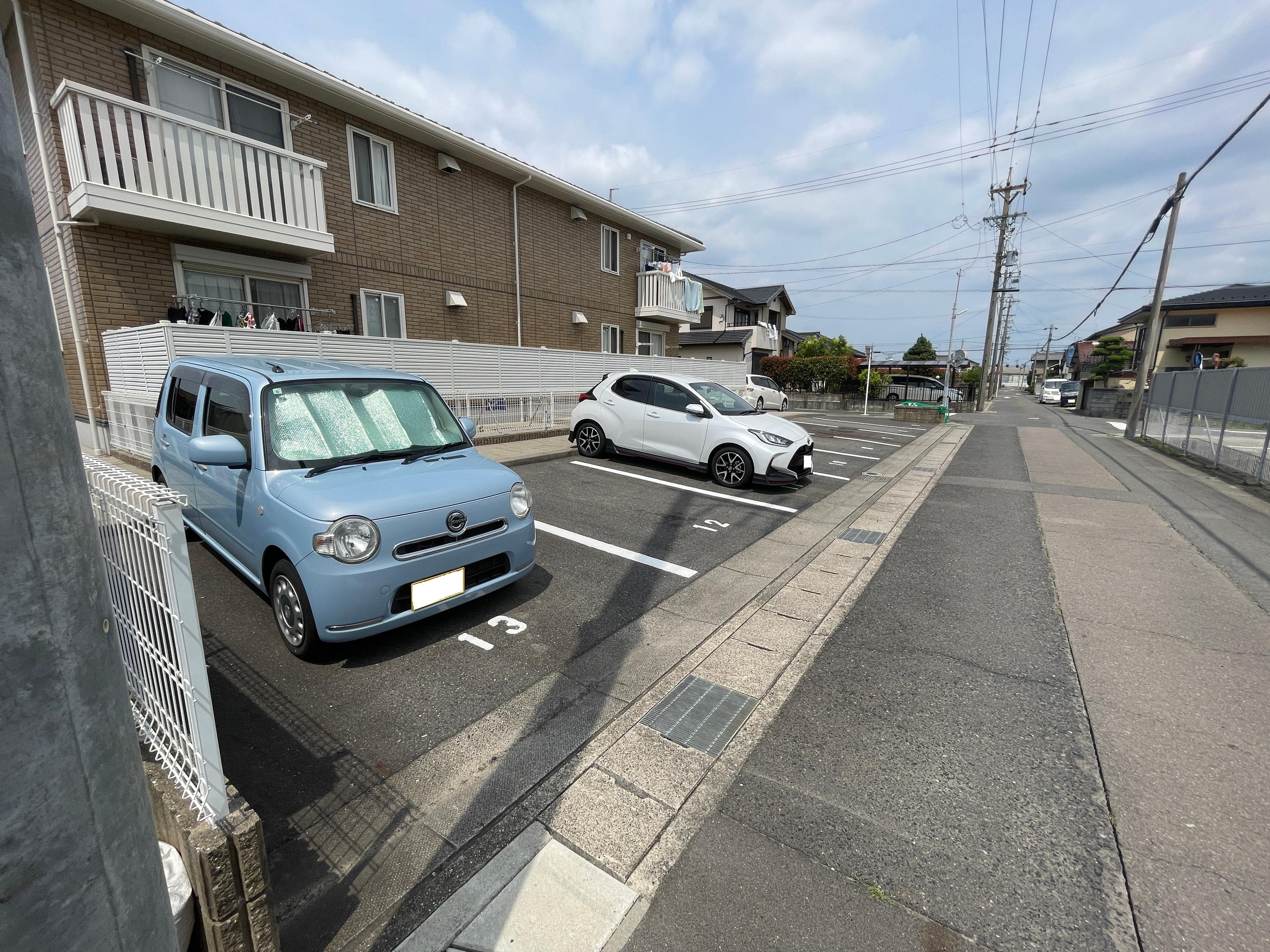 フラッツ登り戸駐車場の外観・駐車場イメージ1枚目