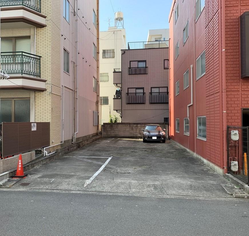 西泉駐車場の外観・駐車場イメージ1枚目