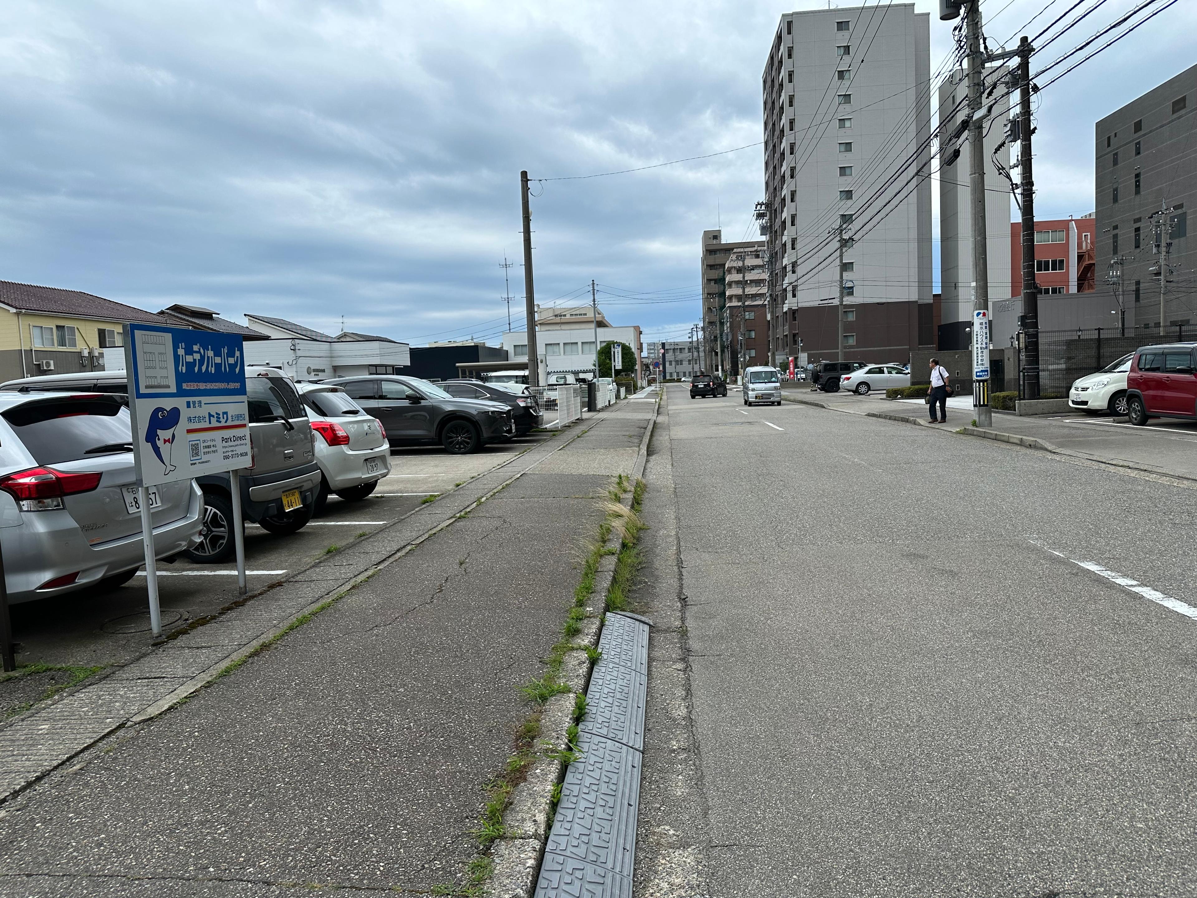 ガ－デンカ－パ－クの外観・駐車場イメージ3枚目