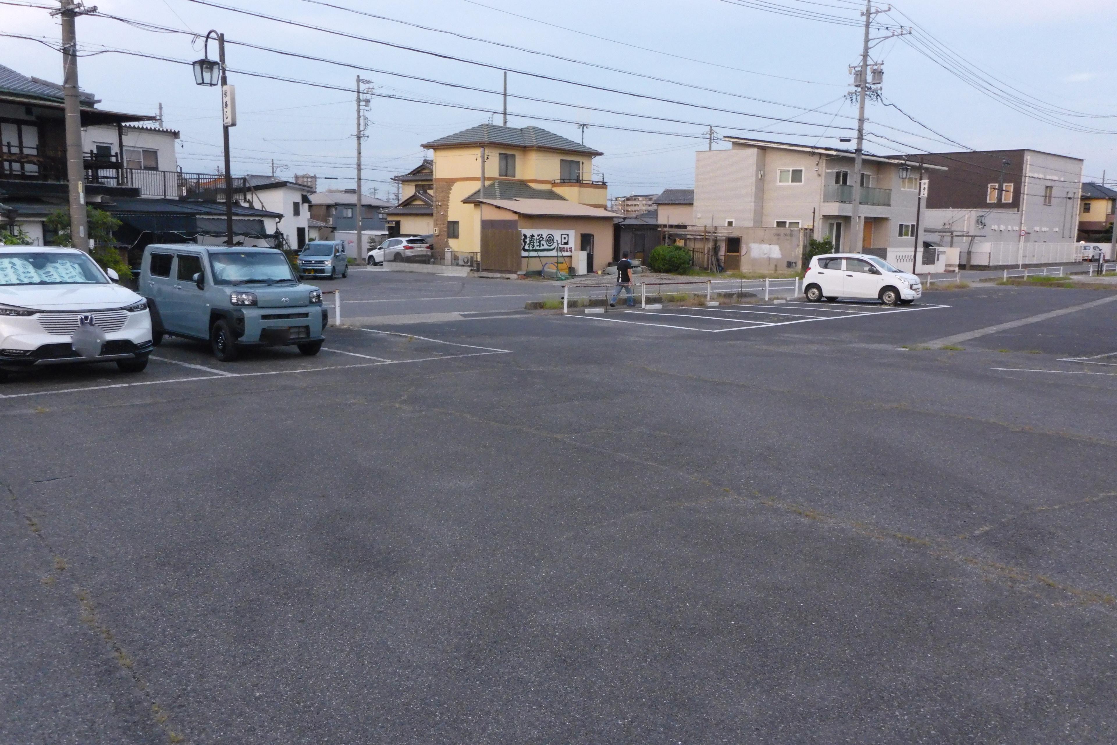 320133の外観・駐車場イメージ2枚目
