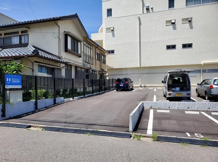 ダブルパーク東中通医学部前の外観・駐車場イメージ2枚目