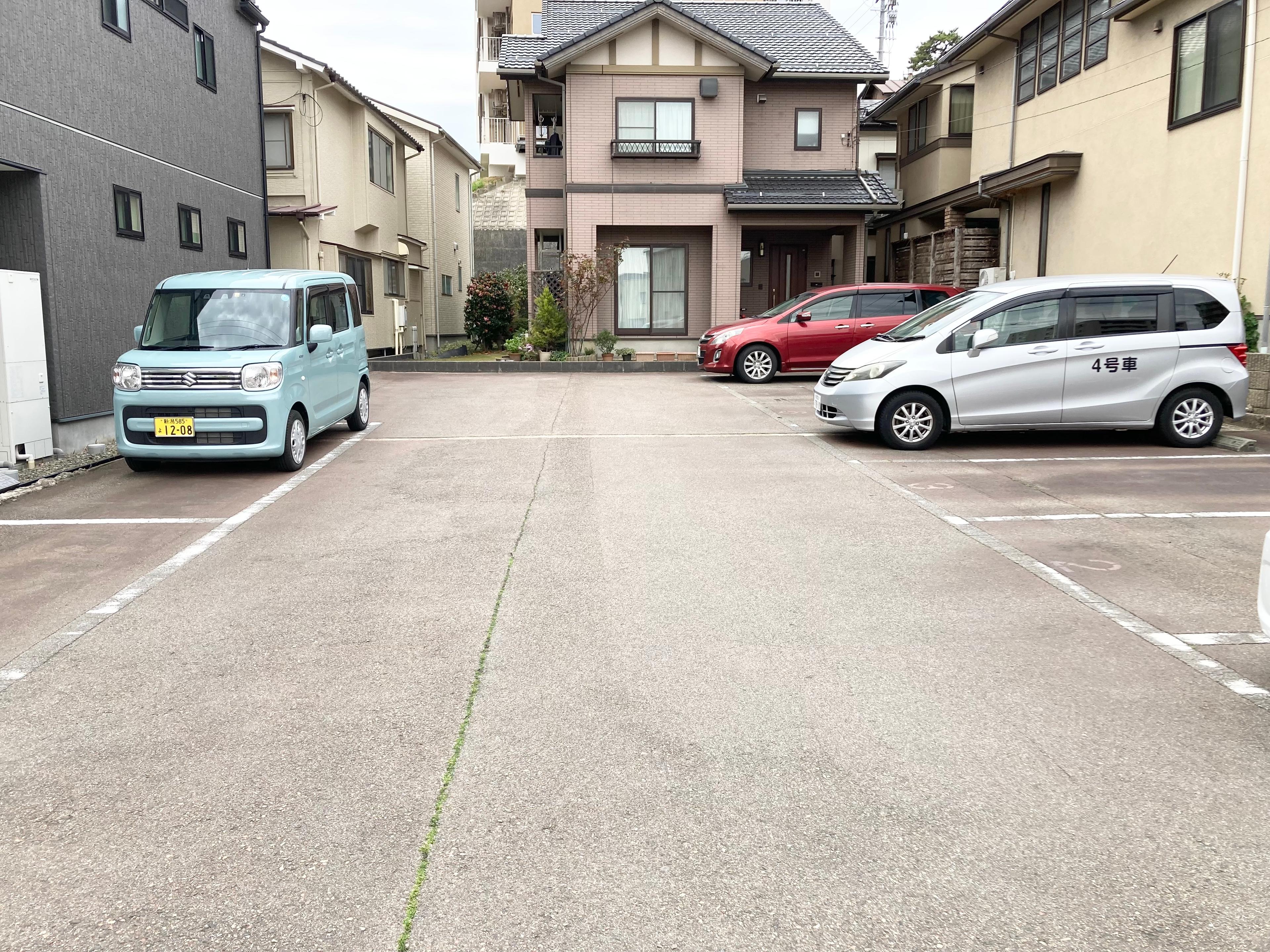 旭町通1駐車場の外観・駐車場イメージ2枚目