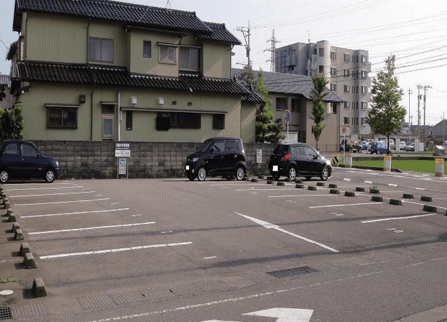 飯田駐車場の外観・駐車場イメージ1枚目
