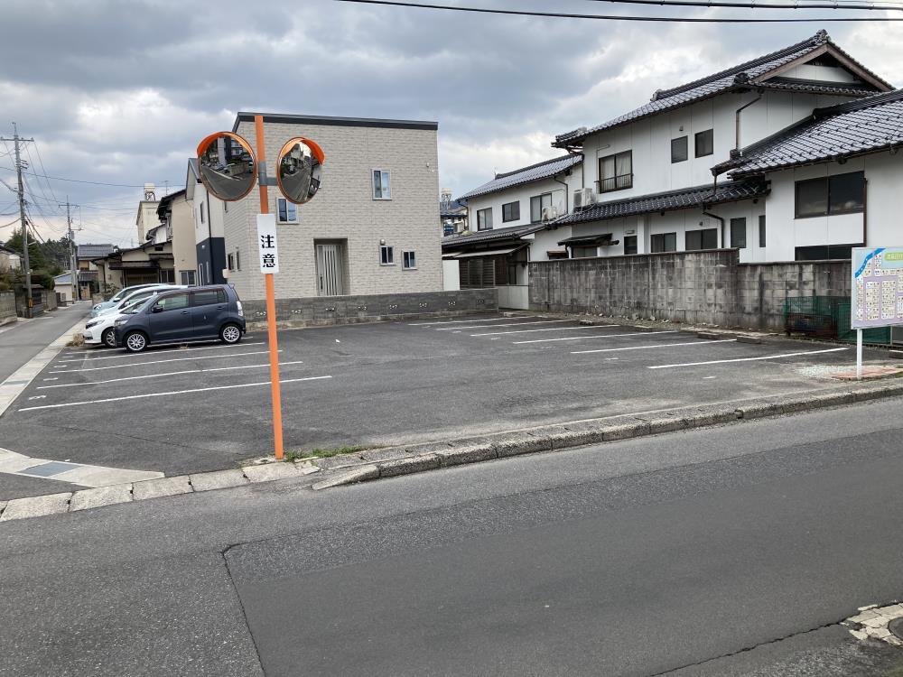 西川津中央駐車場の外観・駐車場イメージ2枚目