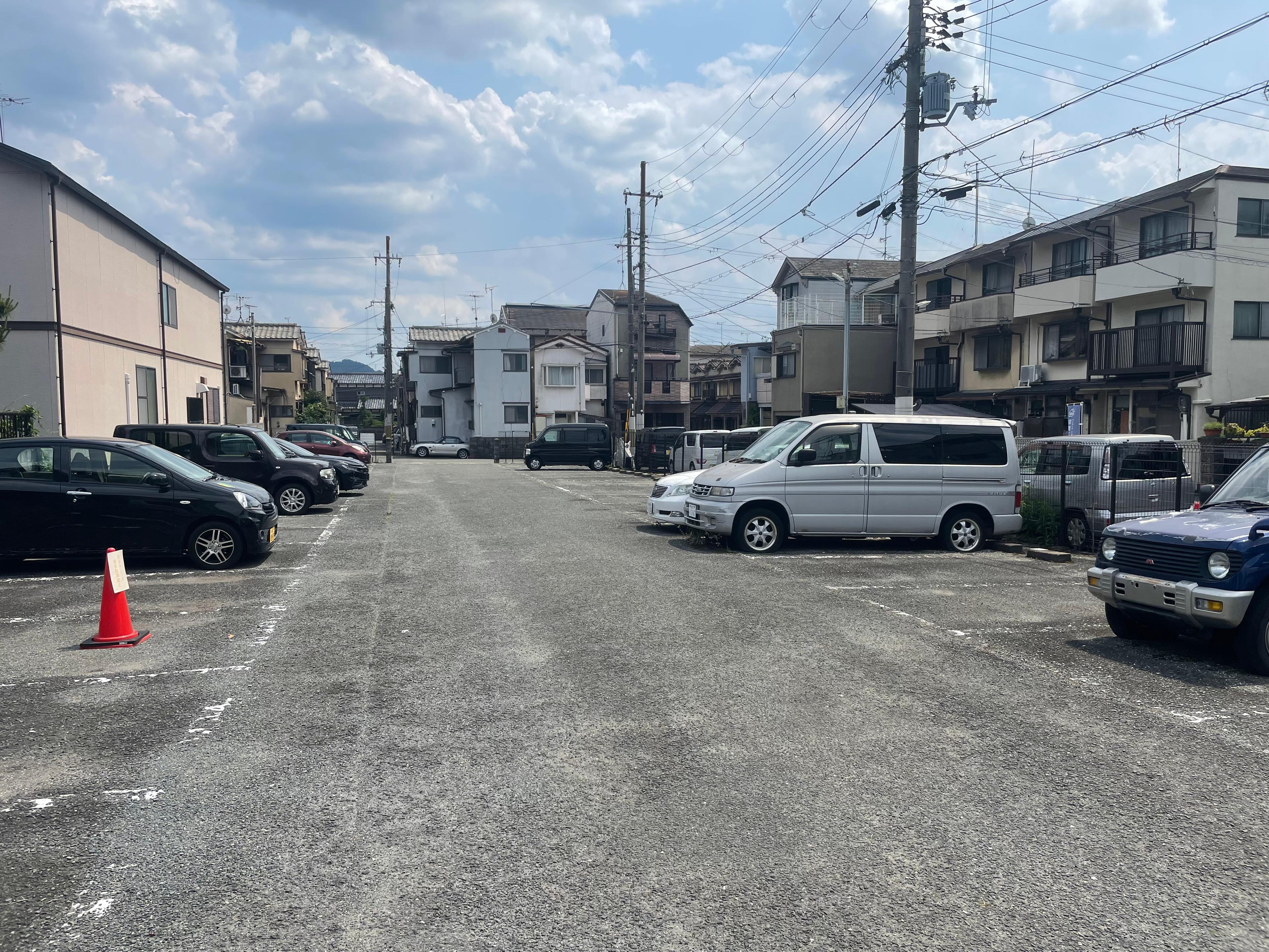 林（中在家町）ガレージの外観・駐車場イメージ2枚目