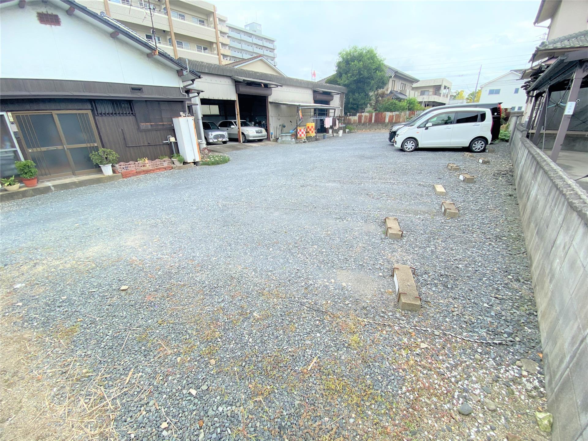 穴生4丁目平川パーキングの外観・駐車場イメージ2枚目