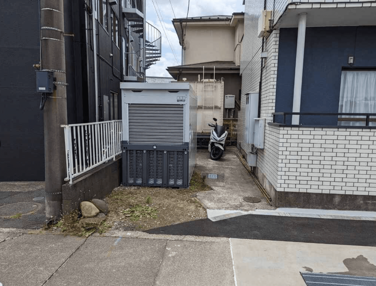 FK府中市住吉町バイクガレージの外観・駐車場イメージ1枚目