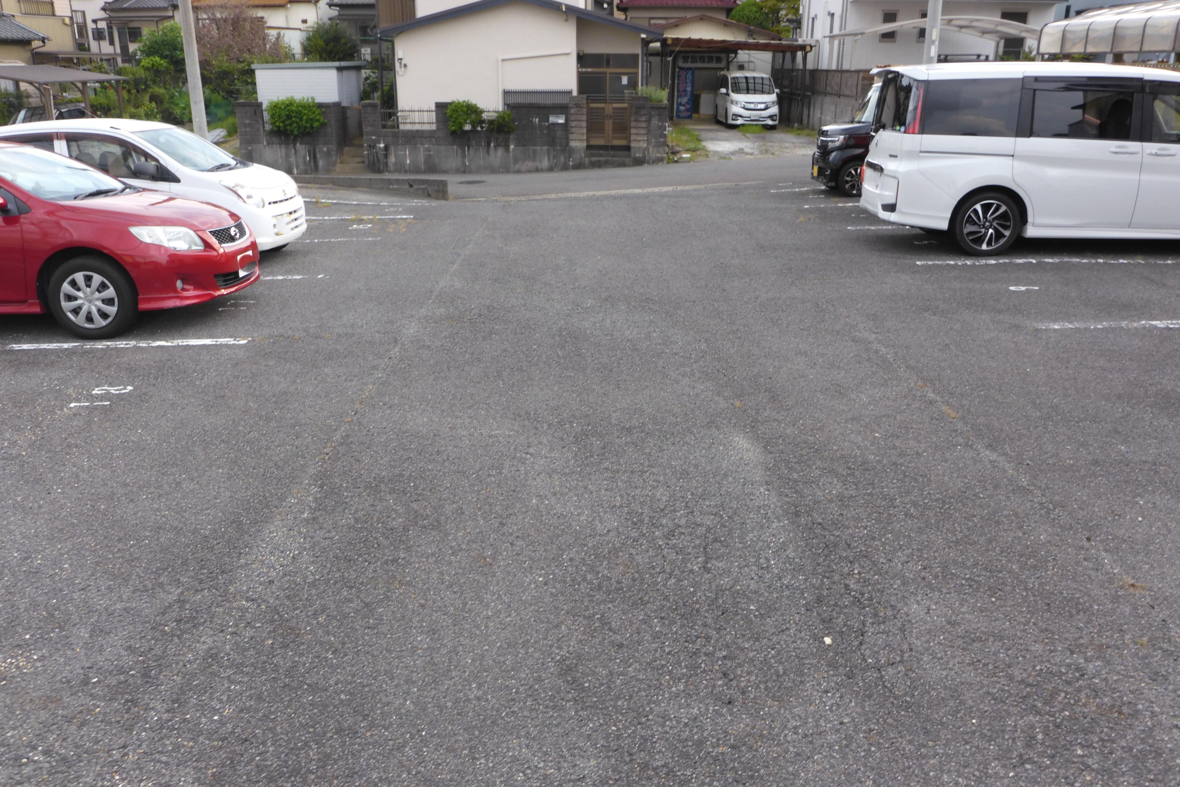 320025の外観・駐車場イメージ2枚目