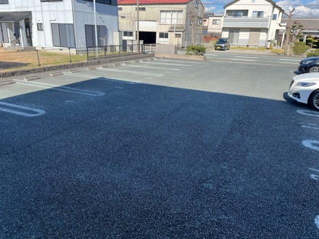 ＰＬＵＭＳ(17593)の外観・駐車場イメージ2枚目