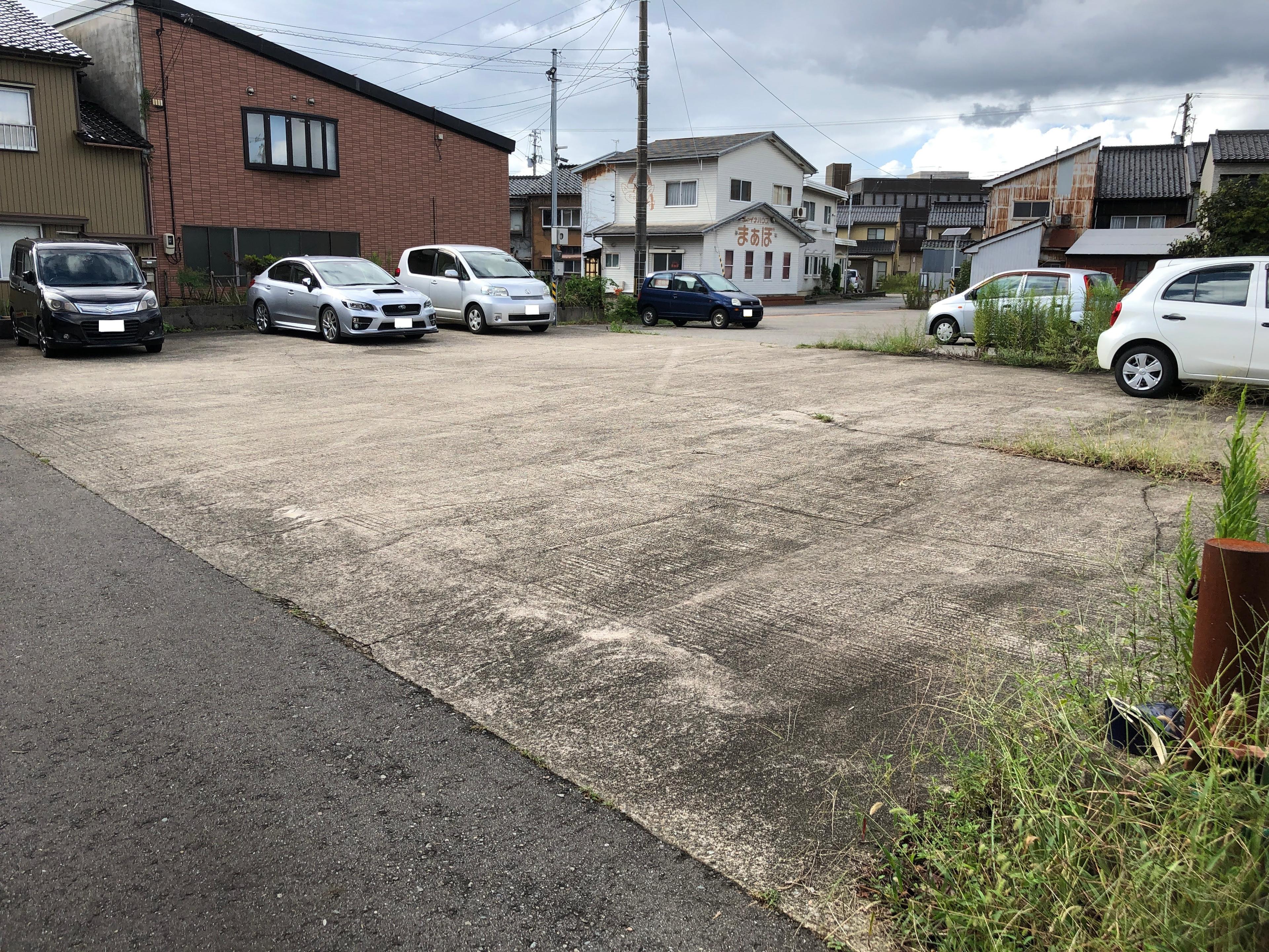 伏木錦町月極駐車場の外観・駐車場イメージ1枚目