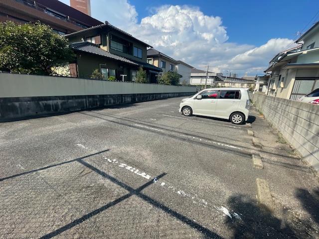 前田ガレージ庚午中４丁目の外観・駐車場イメージ1枚目