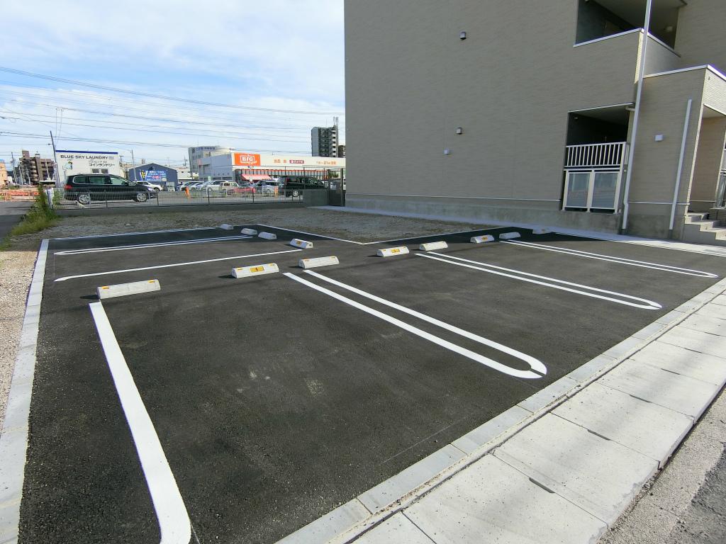 ラウレア小幡駐車場の外観・駐車場イメージ2枚目