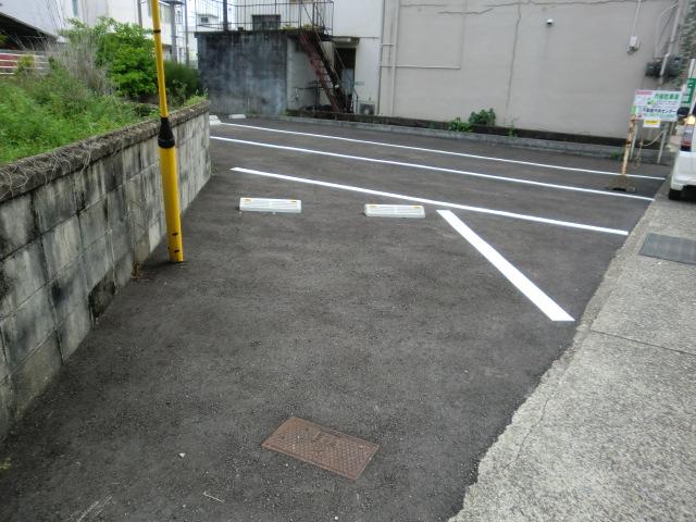 サンパーキングの外観・駐車場イメージ2枚目