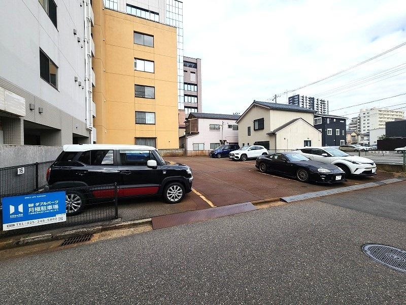 アーク東中通の外観・駐車場イメージ1枚目