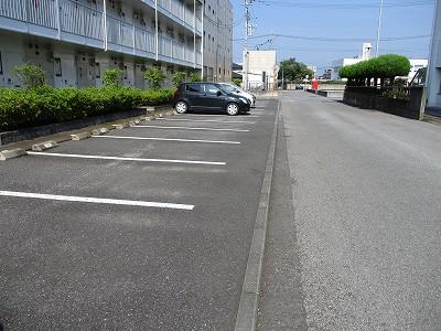 パラッツォ(19936)の外観・駐車場イメージ1枚目