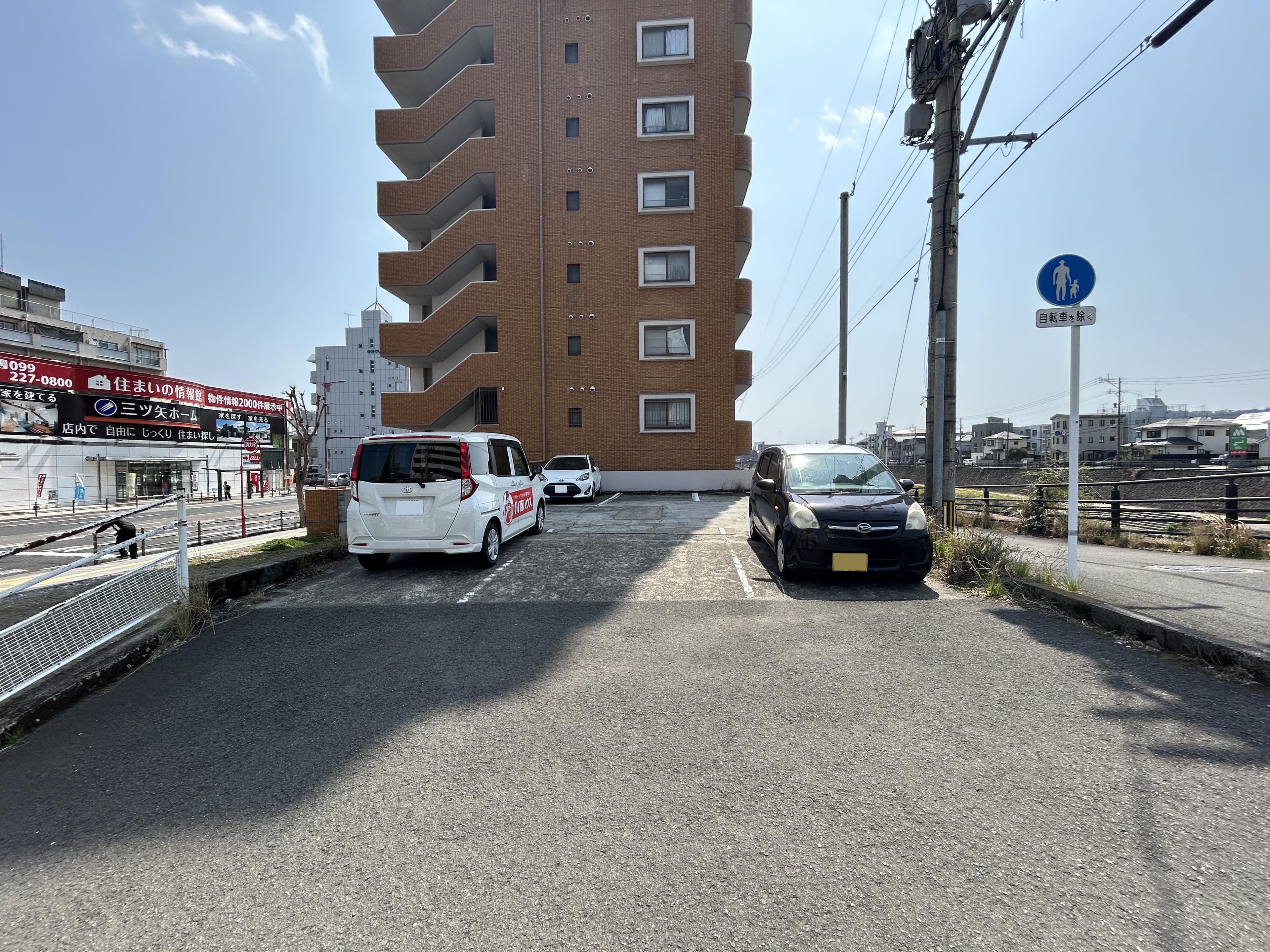 仁禮駐車場の外観・駐車場イメージ2枚目