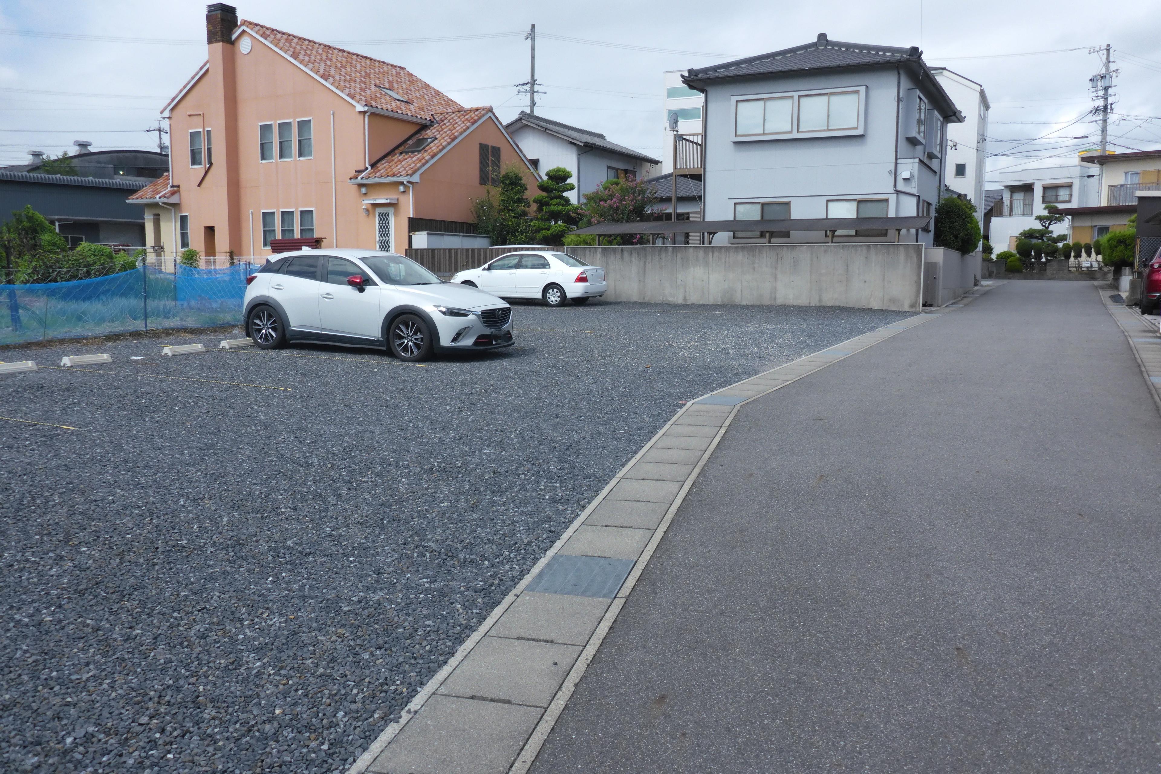 320140の外観・駐車場イメージ1枚目