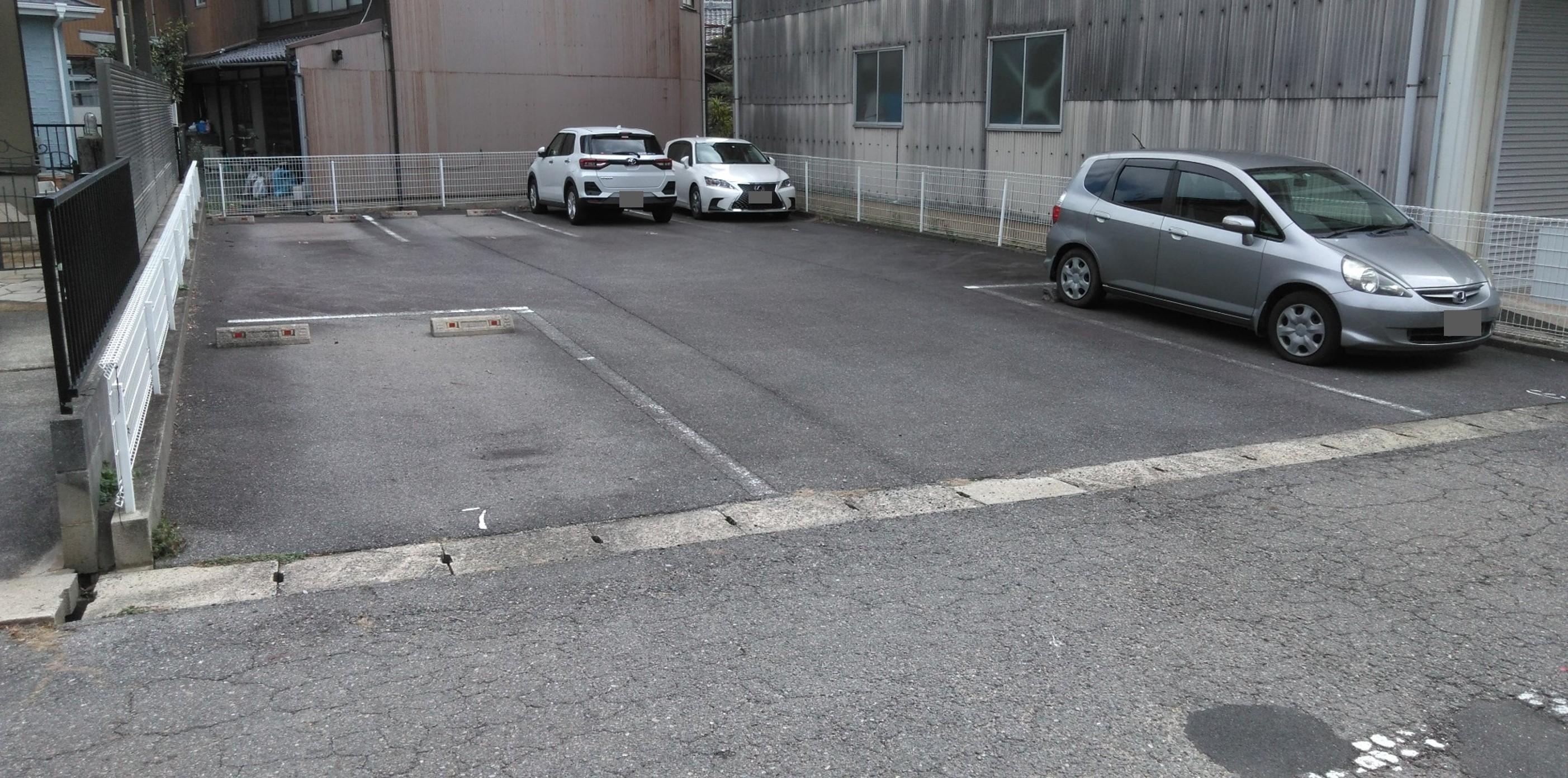 成田駐車場の外観・駐車場イメージ1枚目