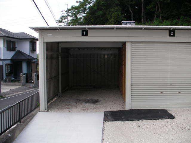 FK仁号店駐車場（シャッターガレージ）の外観・駐車場イメージ1枚目