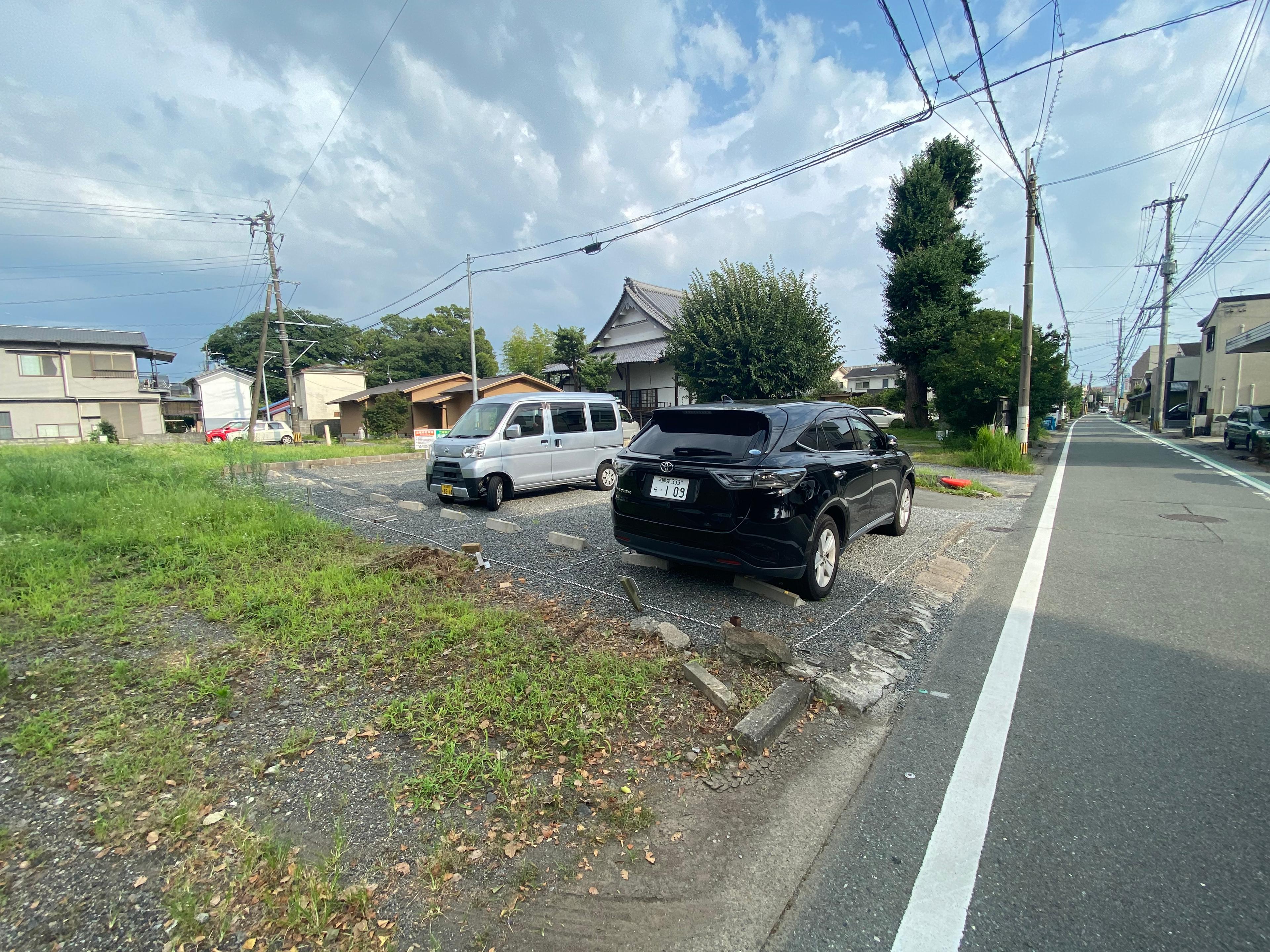 二本木三丁目月極駐車場の外観・駐車場イメージ3枚目