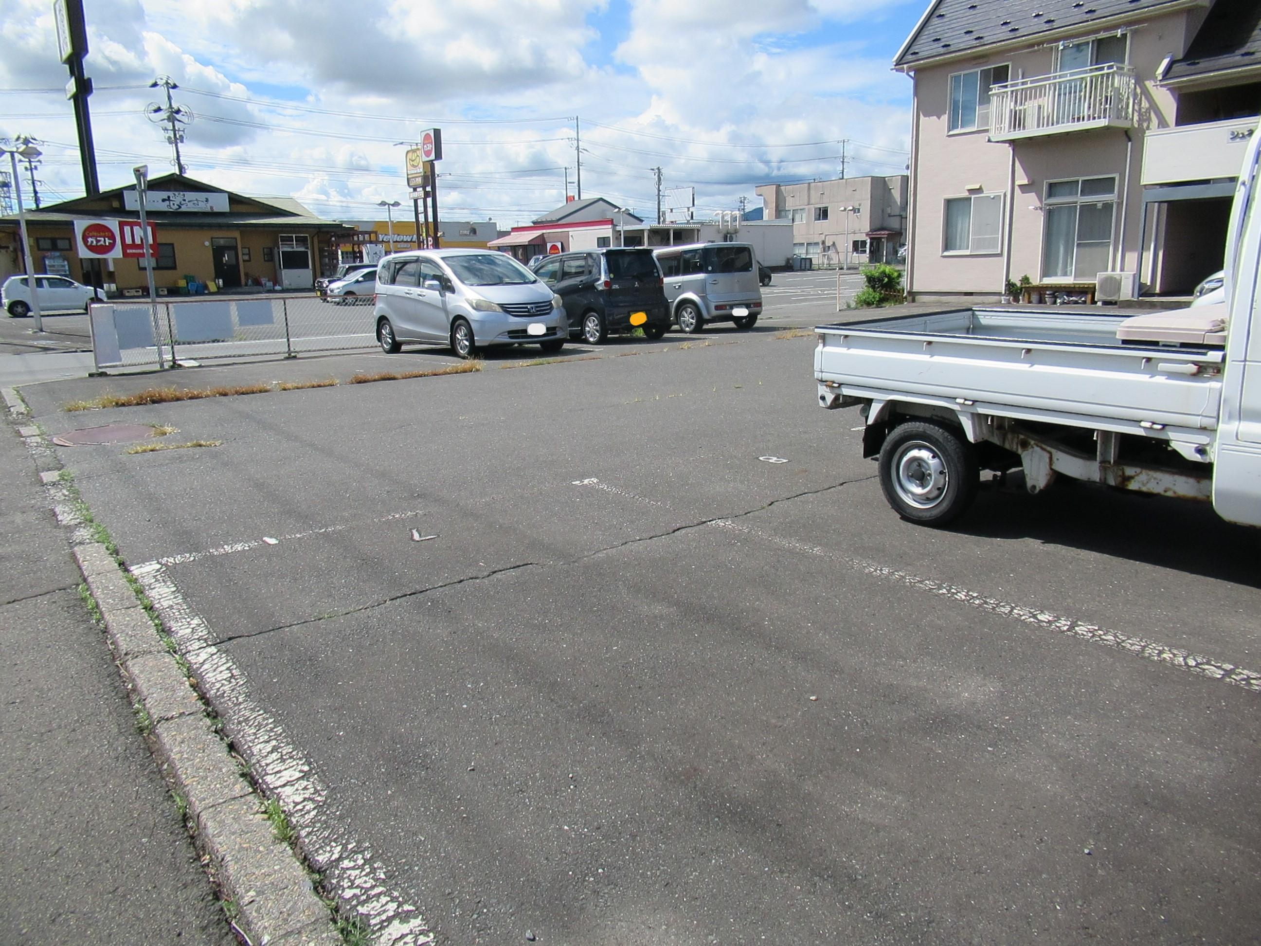 ジュネス都南月極駐車場の外観・駐車場イメージ1枚目