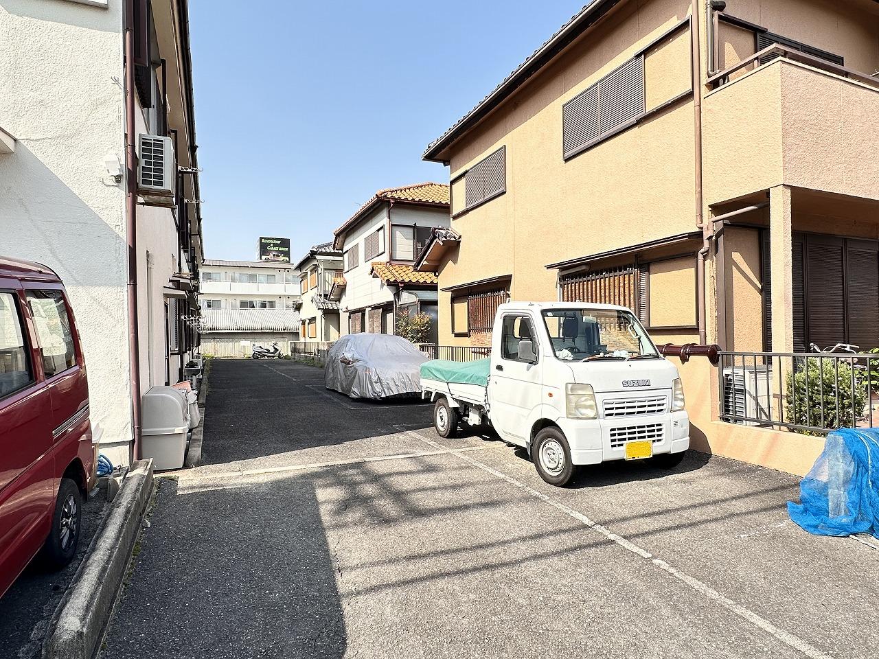 ハイツ弘栄モータープールの外観・駐車場イメージ1枚目