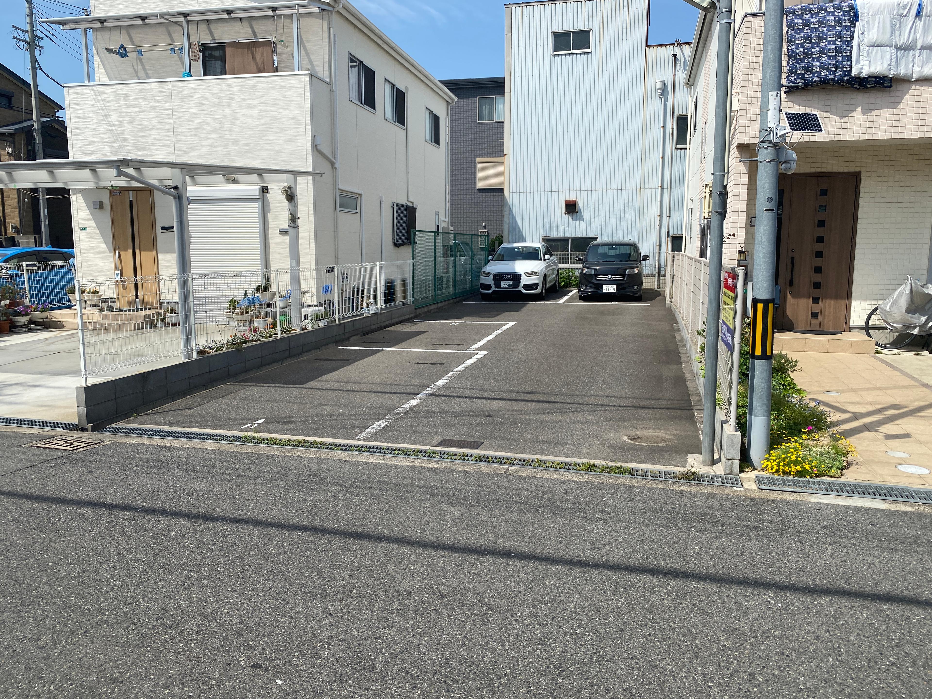 大手西ガレージBの外観・駐車場イメージ1枚目