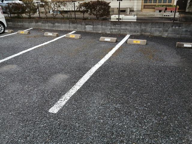 ハッピーヴィラ(16895)の外観・駐車場イメージ1枚目