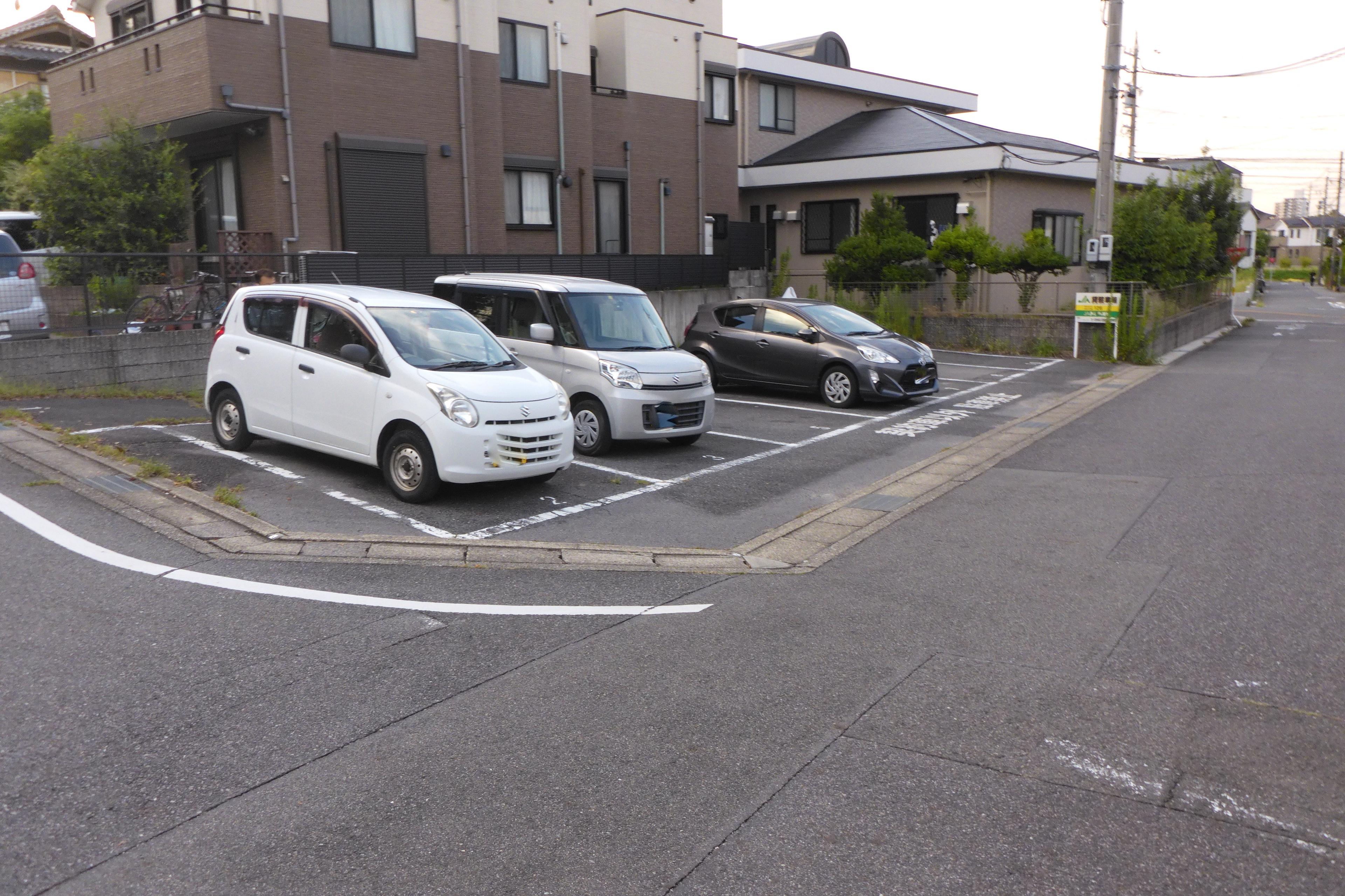 320126の外観・駐車場イメージ1枚目